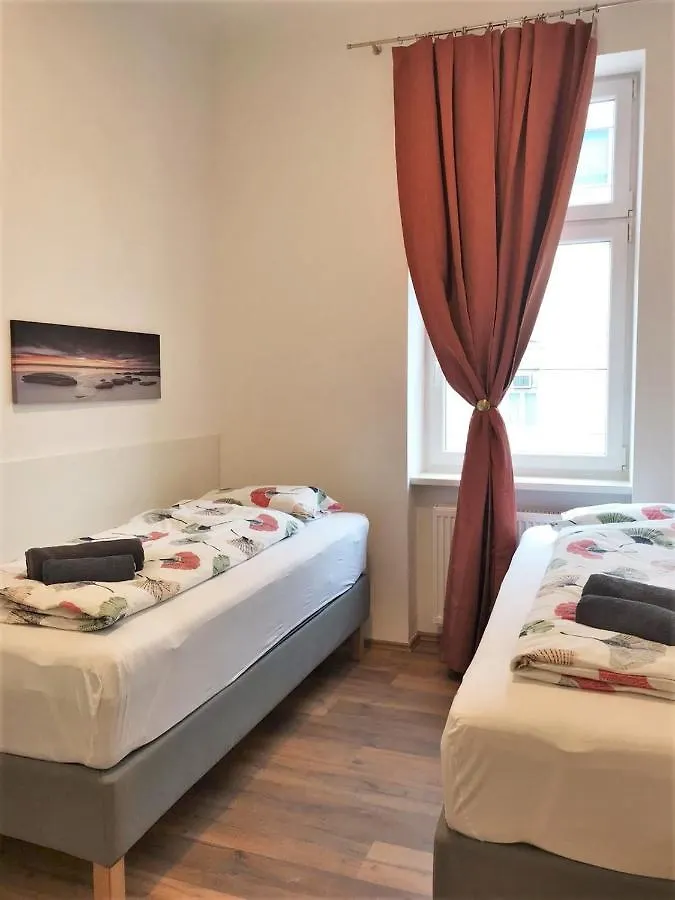 Studio & Apartments Near Reumannplatz Vienna