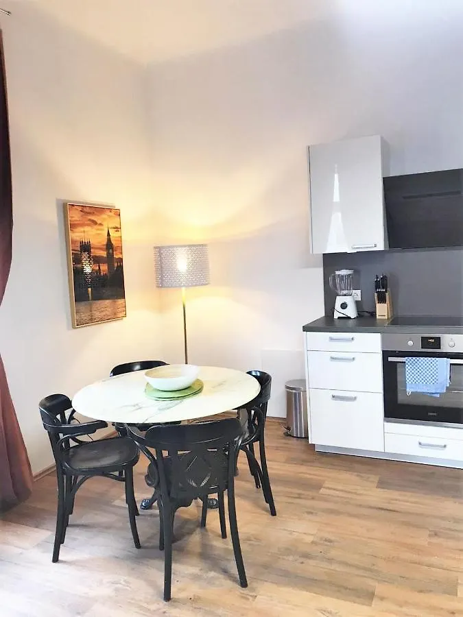 Studio & Apartments Near Reumannplatz Vienna