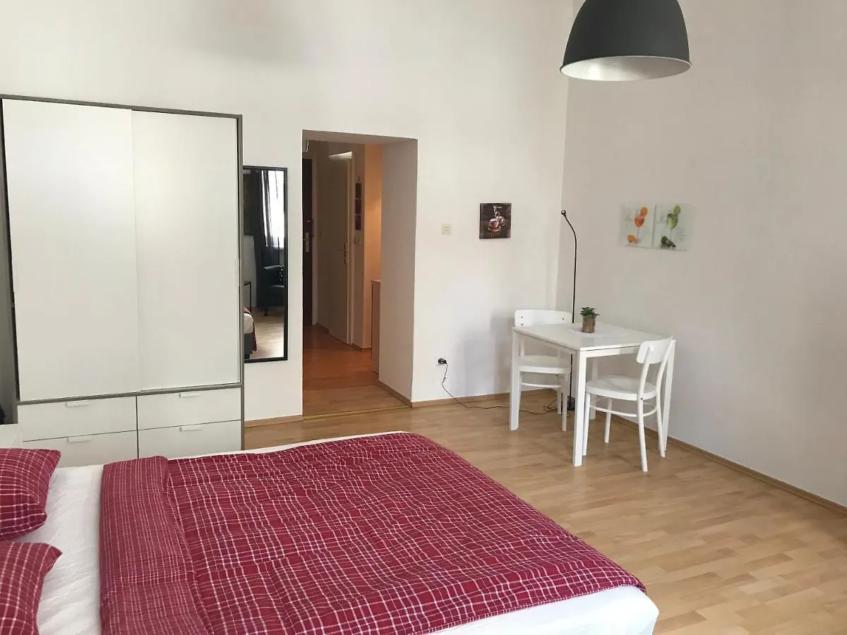 Studio & Apartments Near Reumannplatz Vienna