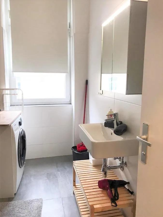 Studio & Apartments Near Reumannplatz Vienna