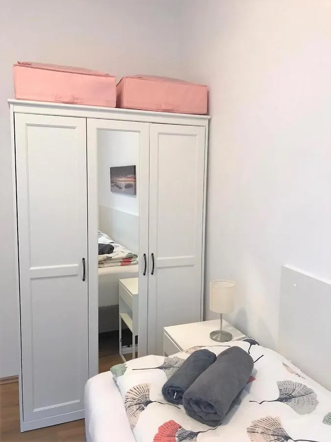 Studio & Apartments Near Reumannplatz Vienna 0*,