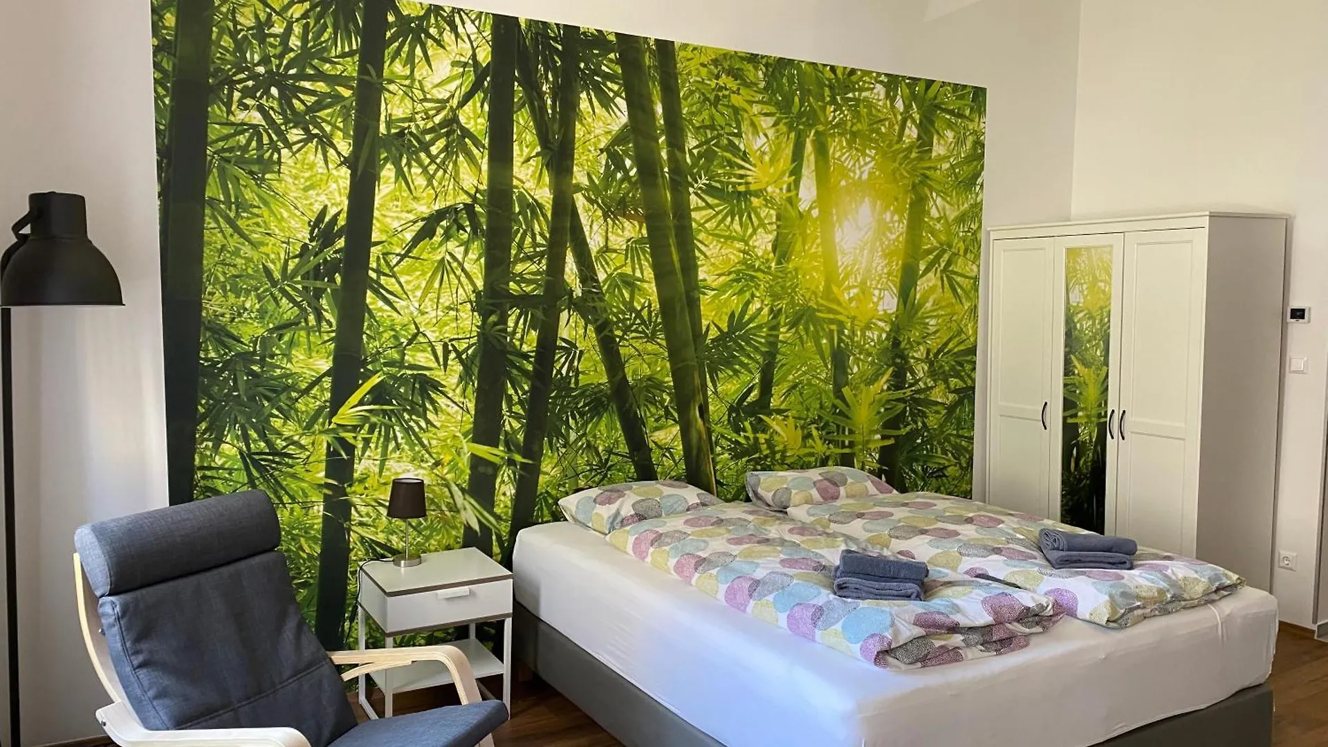 Studio & Apartments Near Reumannplatz Vienna